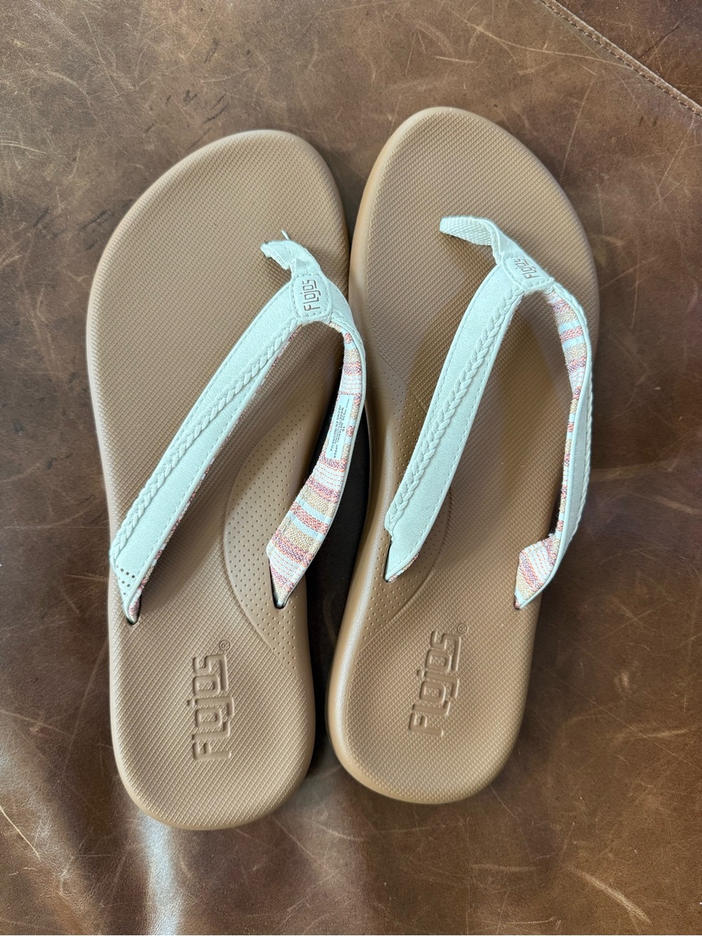 NWOT Flojos 10 never worn tan memory foam